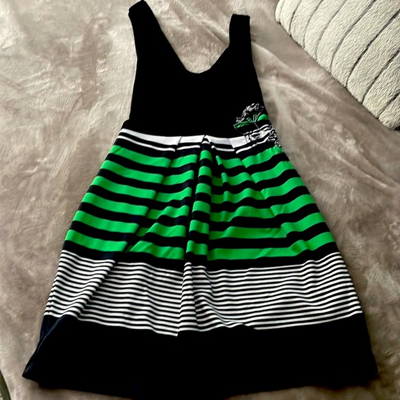 Size large - Picture 1 of 1